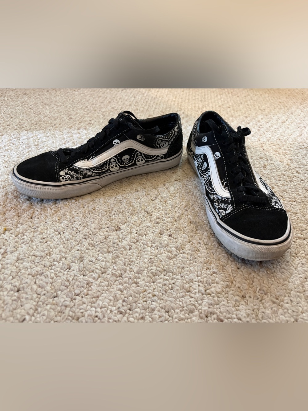 Vans Unisex Black Bandana Skull Sneakers Men 8.5, Women 10 - Picture 2 of 7